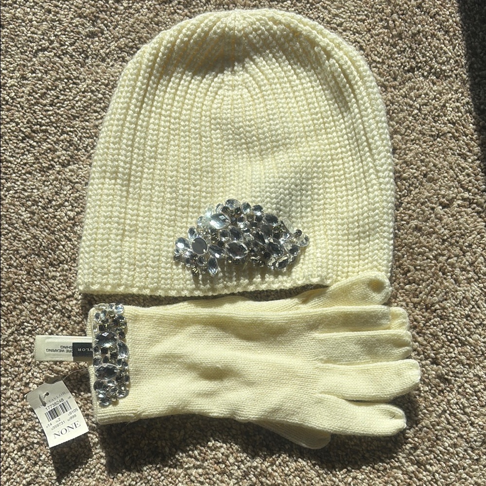 White hat and matching gloves